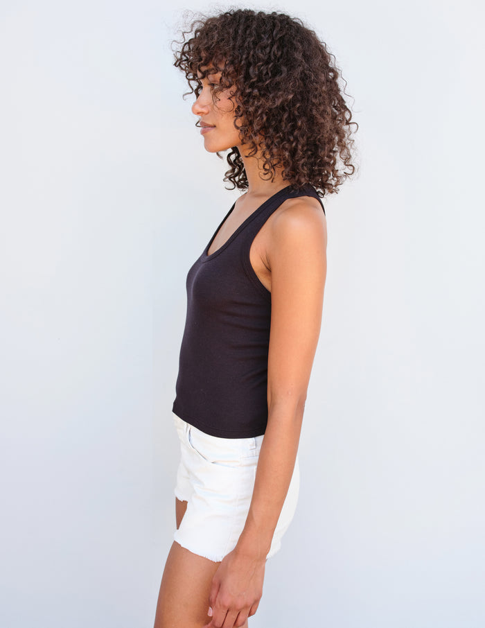 Sundry Scoop Neck Crop Tank in Black